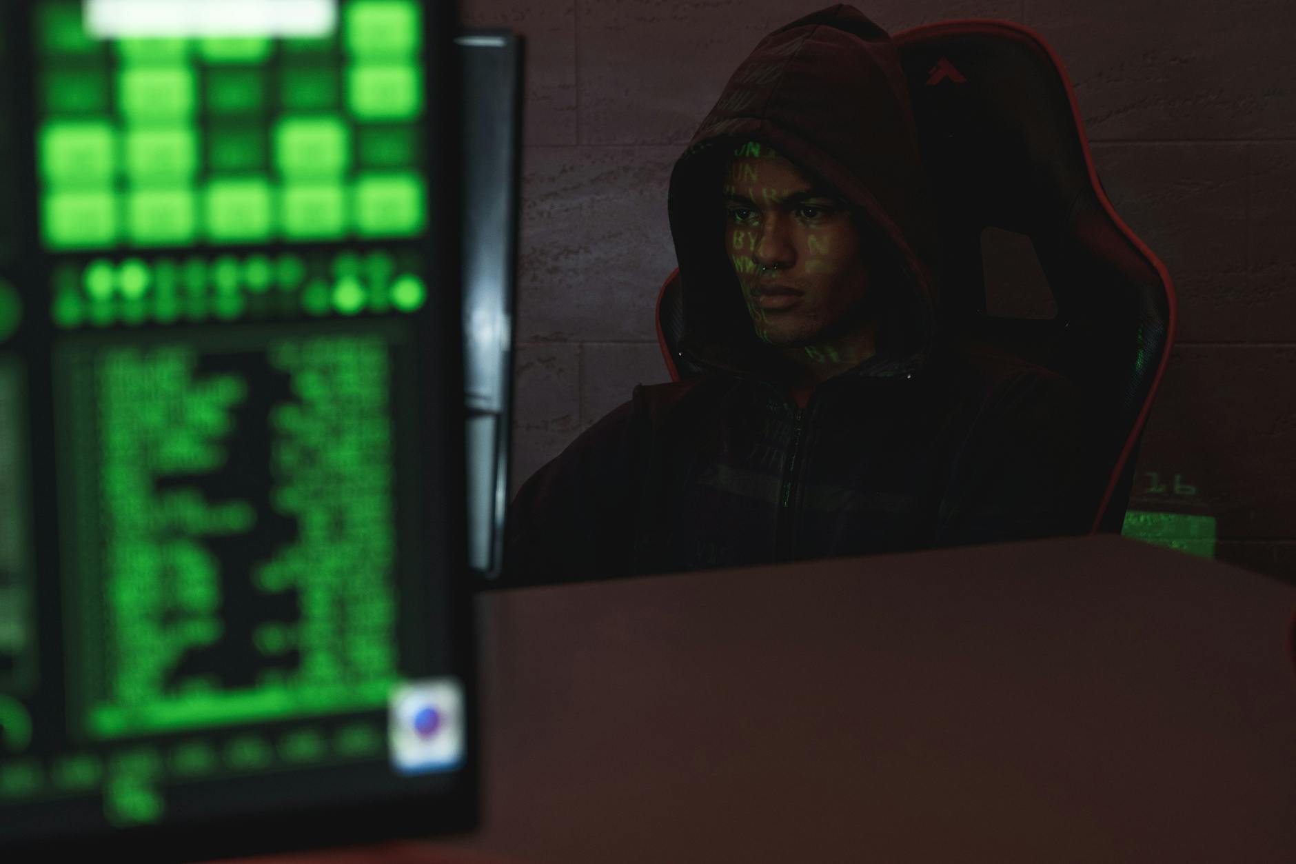 Antivirus program na ekranu računara, prikazuje zaštitu od malvera i virusa.